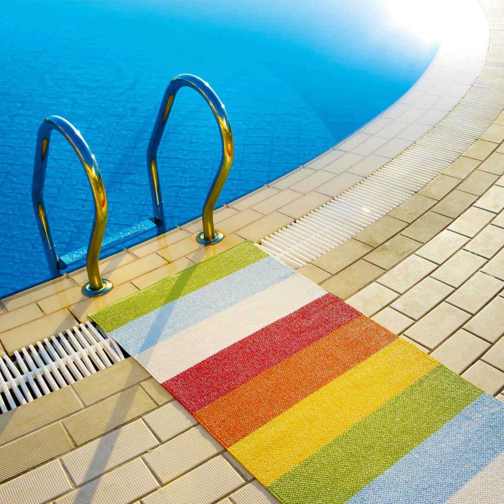 Farbenfrohe Badezimmerteppiche: dekorativ und rutschfest