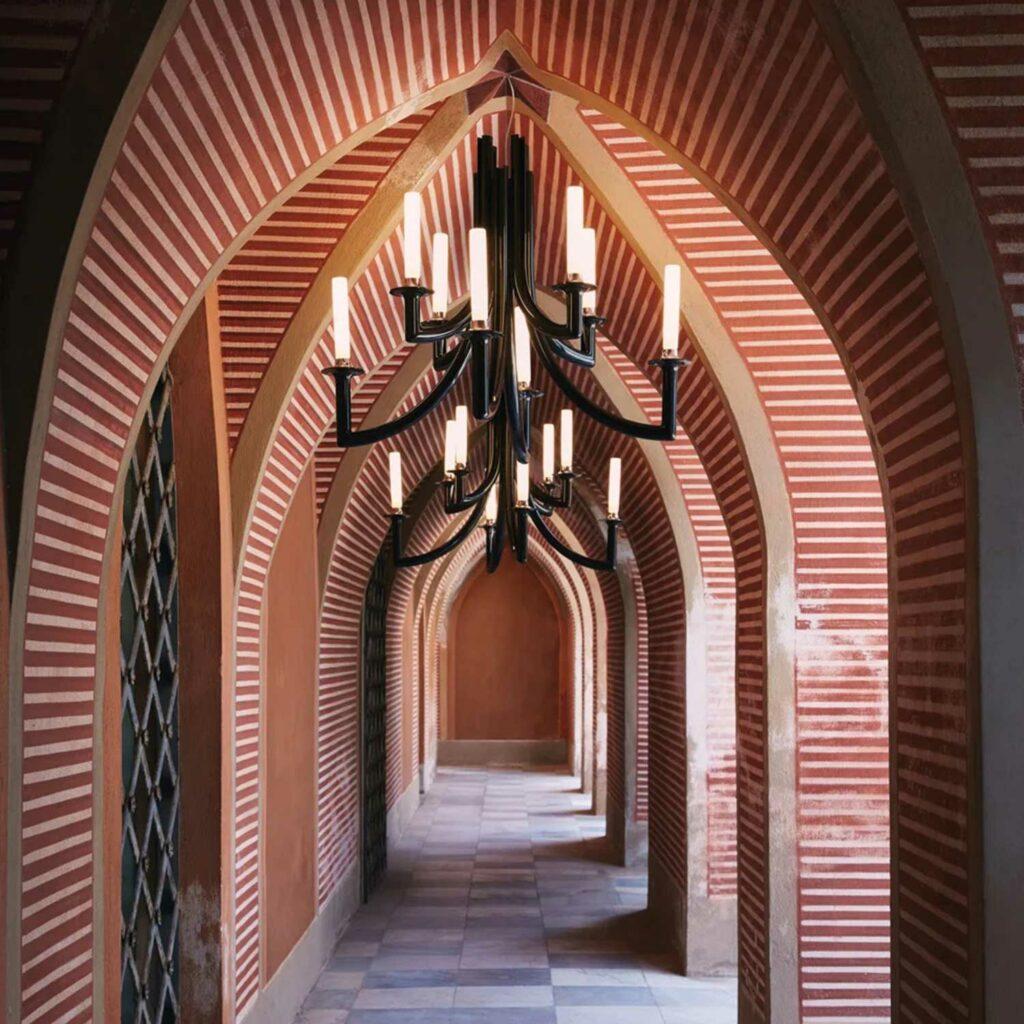 Kartell - Khan Kronleuchter; Design: Philippe Starck